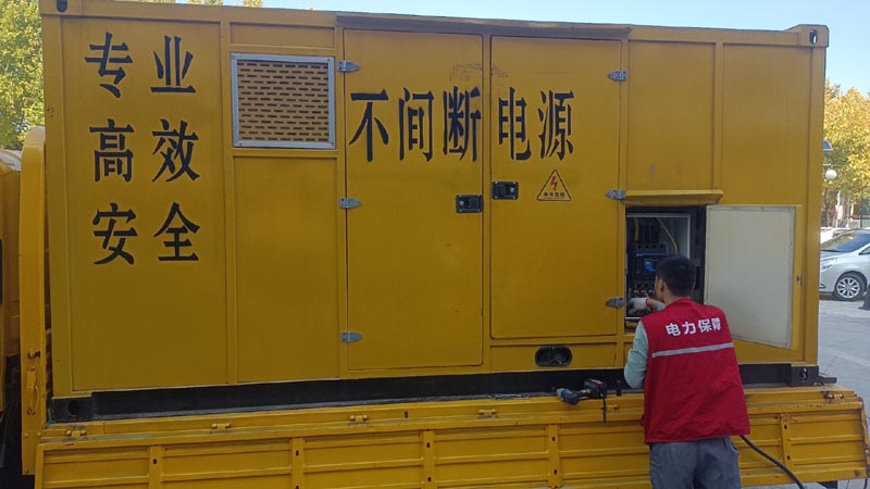 四子王柴油发电机组和UPS电源配合使用时，如何避免切换过程中的电力中断？
