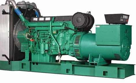 四子王发电机除垢后需要用清水冲洗水冷式机油散热器几次？